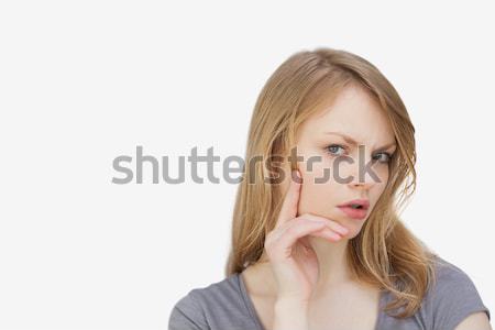 Nadenkend vrouw naar camera witte hoofd Stockfoto © wavebreak_media