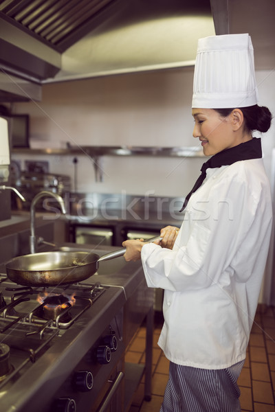 Kobiet gotować kuchnia widok z boku restauracji Zdjęcia stock © wavebreak_media