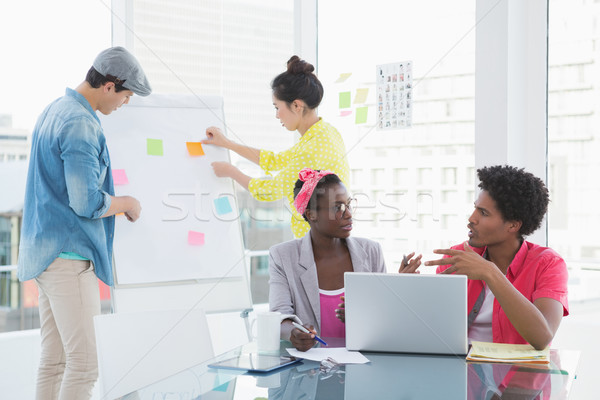 [[stock_photo]]: Jeunes · Creative · équipe · réunion · bureau · ordinateur