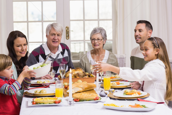 Glimlachend uitgebreide familie christmas tafel home woonkamer Stockfoto © wavebreak_media