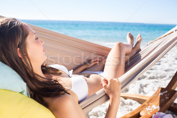 Brünette entspannenden Hängematte Strand Frau glücklich Stock foto © wavebreak_media