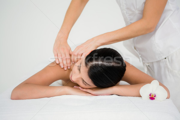 Ziemlich Brünette genießen Massage Blume Stock foto © wavebreak_media