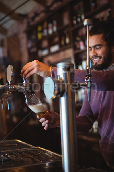 Bar zärtlich Füllung Bier pumpen counter Stock foto © wavebreak_media