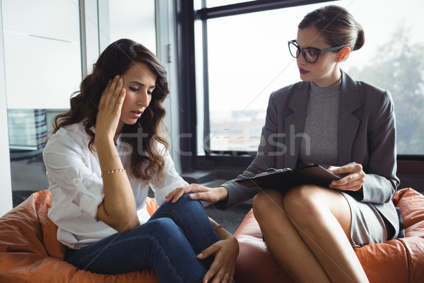 [[stock_photo]]: Conseiller · malheureux · femme · fenêtre · triste · communication