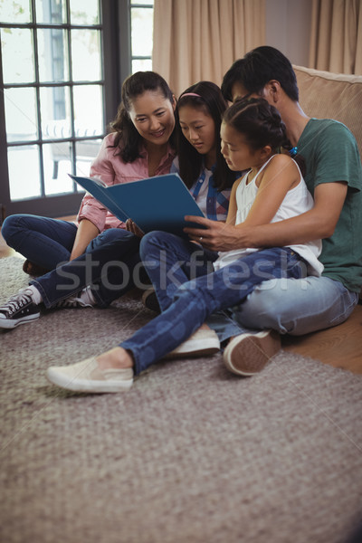 Famille regarder ensemble salon maison [[stock_photo]] © wavebreak_media