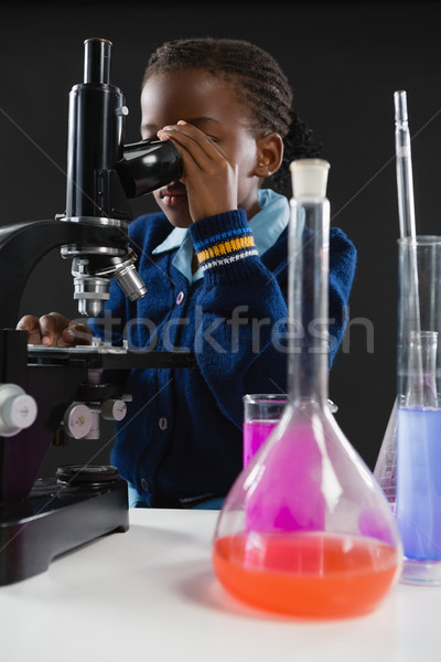 Stock fotó: Iskolás · lány · mikroszkóp · fekete · figyelmes · gyermek · oktatás