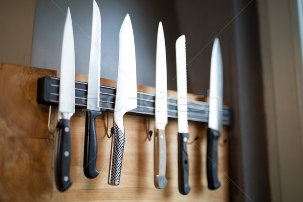 Conjunto cozinha facas enforcamento parede Foto stock © wavebreak_media