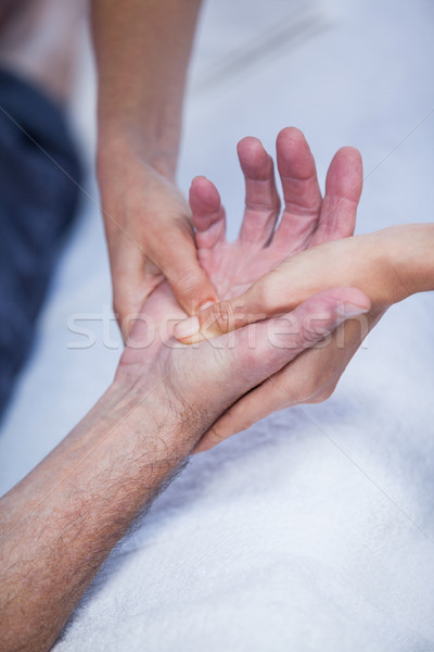 Hand massage patiënt kliniek professionele ziek Stockfoto © wavebreak_media