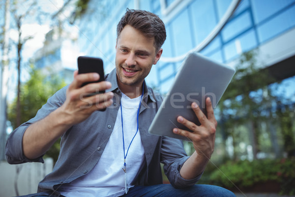 Iş yürütme cep telefonu dijital tablet dışında Stok fotoğraf © wavebreak_media