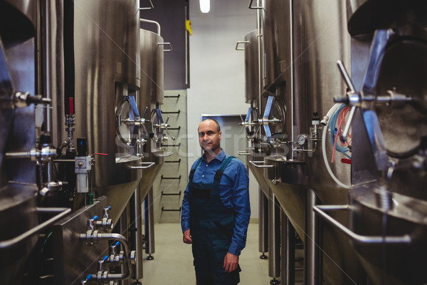Hersteller stehen Maschinen Porträt Brauerei Mann Stock foto © wavebreak_media