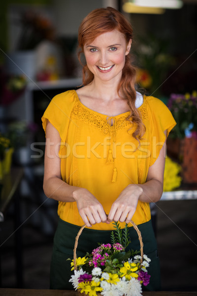 Stockfoto: Vrouwelijke · bloemist · mand · bloem