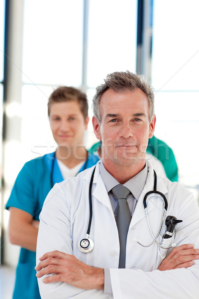 Freundlich reifen Arzt führend Team Krankenhaus Stock foto © wavebreak_media