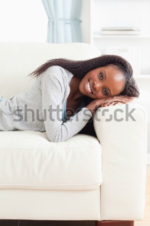 Mujer sonriente hasta dormitorio salud tiempo cama Foto stock © wavebreak_media