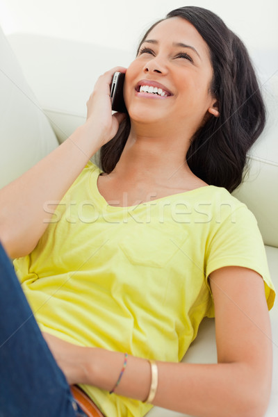 Nevet telefon kanapé otthon hát női Stock fotó © wavebreak_media