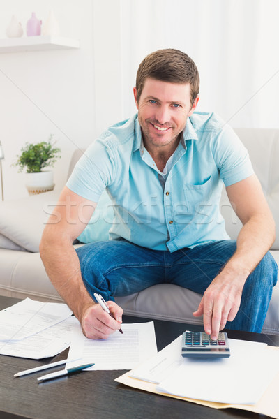 Mosolyog férfi számlák otthon kanapé asztal Stock fotó © wavebreak_media