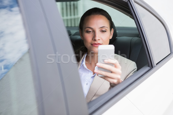 Centrado mujer de negocios teléfono coche empresarial femenino Foto stock © wavebreak_media