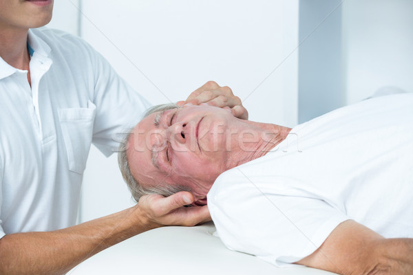Man hoofd massage medische kantoor senior Stockfoto © wavebreak_media
