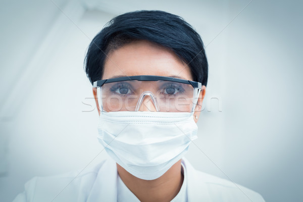 Dentist masca chirurgicala ochelari de protectie portret femeie Imagine de stoc © wavebreak_media