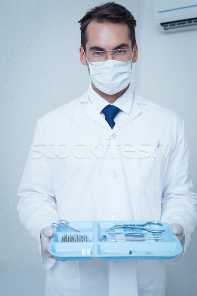 Férfi fogorvos műtősmaszk tart tálca szerszámok Stock fotó © wavebreak_media