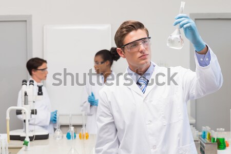 Scientifique travail ordinateur laboratoire femme heureux [[stock_photo]] © wavebreak_media