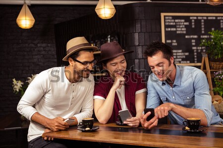 Amigos vidrio cerveza bar feliz Foto stock © wavebreak_media