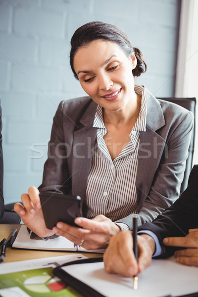 女實業家 手機 會議室 業務 女子 辦公室 商業照片 © wavebreak_media