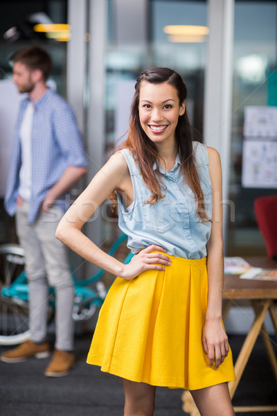 [[stock_photo]]: Portrait · souriant · Homme · exécutif · permanent · mains