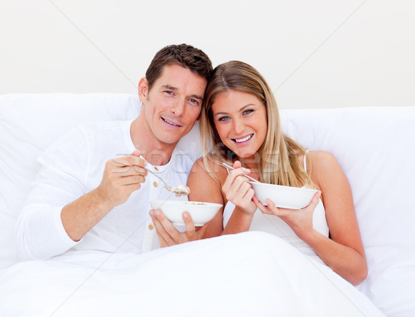 Foto stock: Romântico · casal · alimentação · cereais · cama · casa