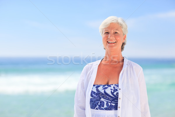 Retrato altos mujer playa feliz arena Foto stock © wavebreak_media