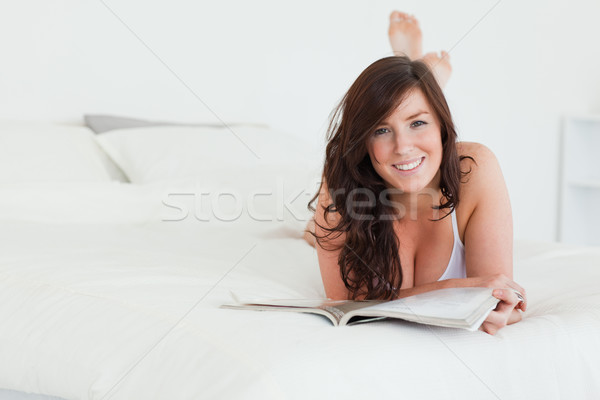 Joli Homme lecture magazine lit sourire [[stock_photo]] © wavebreak_media