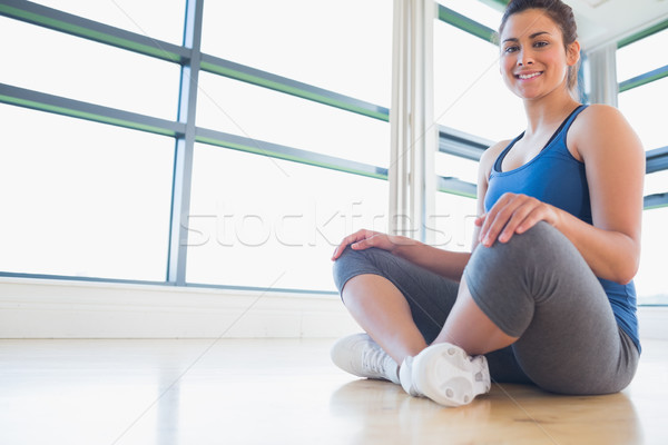 Nő ül padló mosolyog fitnessz stúdió Stock fotó © wavebreak_media