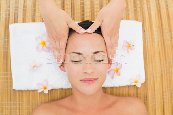 [[stock_photo]]: Souriant · brunette · tête · massage