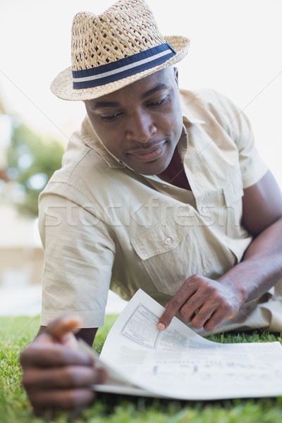 [[stock_photo]]: Souriant · homme · détente · jardin · lecture · journal