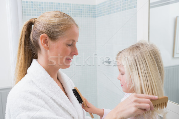 Fericit mamă fiica păr acasă baie Imagine de stoc © wavebreak_media