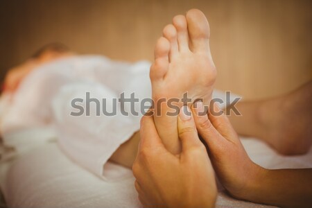 年輕女子 腳 按摩 治療 房間 女子 商業照片 © wavebreak_media