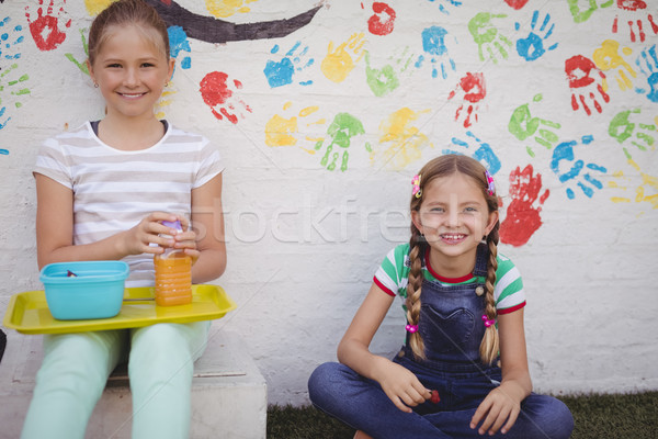 Portret fericit elevele masă şcoală fată Imagine de stoc © wavebreak_media