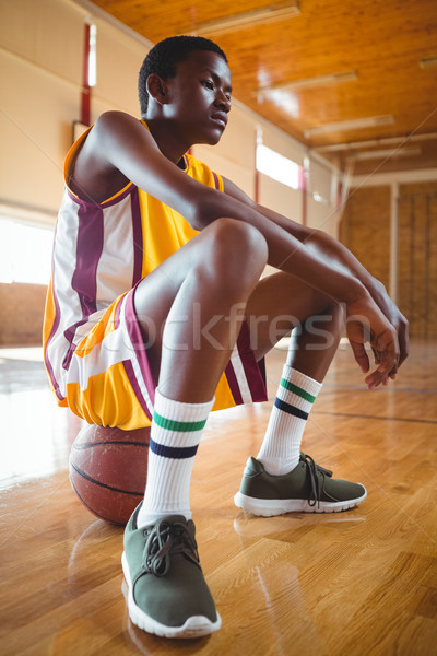 Nadenkend vergadering basketbal Stockfoto © wavebreak_media