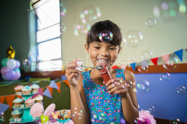 Adorable fille ballon fête d'anniversaire maison [[stock_photo]] © wavebreak_media