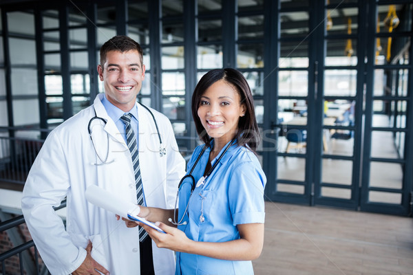 Foto d'archivio: Infermiera · medico · sorridere · fotocamera · ospedale · ufficio