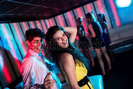 Drăguţ cuplu Dansuri împreună ringul de dans femeie Imagine de stoc © wavebreak_media