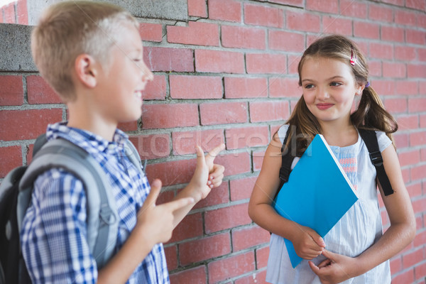 Iskolás gyerekek beszél egyéb folyosó mosolyog áll Stock fotó © wavebreak_media