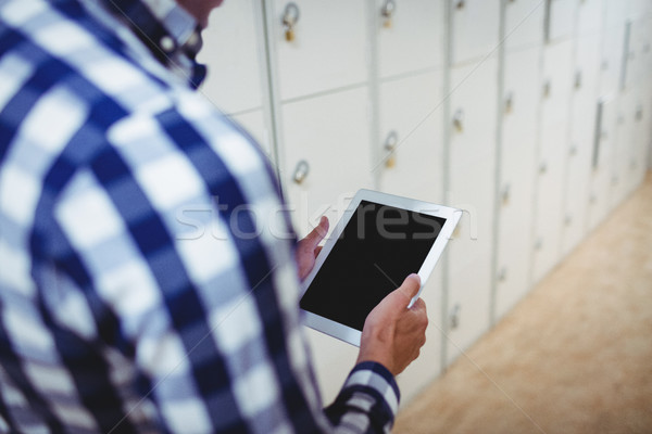 Studenten digitalen Tablet Umkleideraum College Mann Stock foto © wavebreak_media