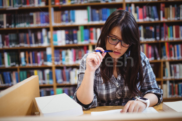 Női diák néz jegyzetek könyvtár figyelmes Stock fotó © wavebreak_media