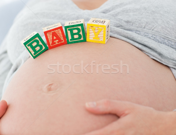 Femme enceinte bébé lettres ventre lit [[stock_photo]] © wavebreak_media