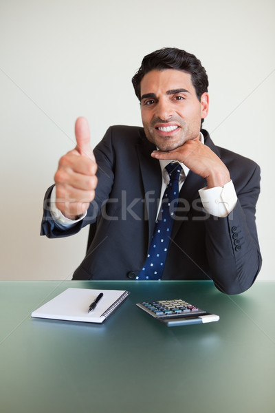 Portrait jeunes comptable pouce up bureau [[stock_photo]] © wavebreak_media