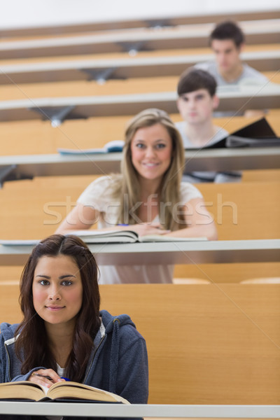 Foto stock: Estudantes · sessão · olhando · sorridente · palestra · ouvir