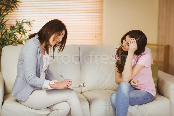 Foto stock: Terapeuta · escuta · paciente · mulher · comunicação · feminino