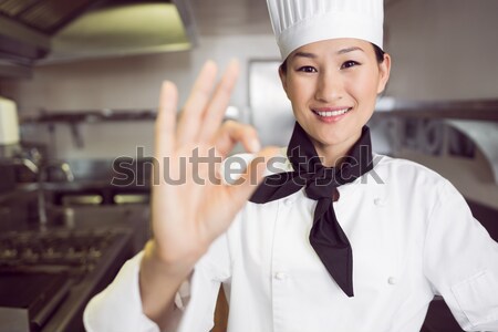 Stockfoto: Afbeelding · restaurant · interieur · glimlachend · vrouwelijke