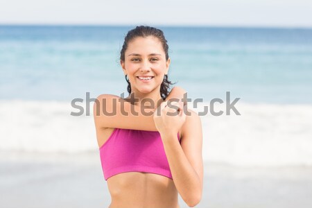 Mosolygó nő néz karóra áll homok égbolt Stock fotó © wavebreak_media