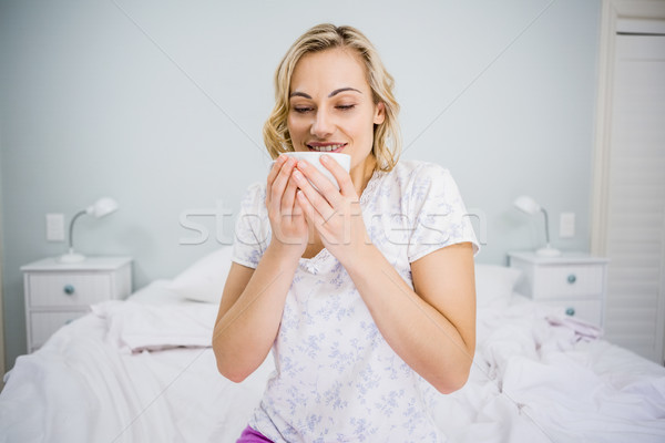 Foto stock: Mulher · café · cama · quarto · casa · copo